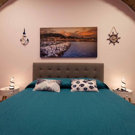 Stay In The Heart Of Salerno - Near The Duomo "La Finestra Sul Borgo" מראה חיצוני תמונה